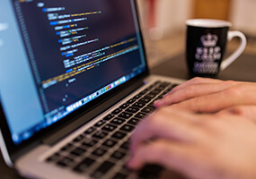 武漢新華電腦學(xué)校 湖北退役士兵定點(diǎn)培訓(xùn)機(jī)構(gòu)，助力計算機(jī)軟件開發(fā)人才培養(yǎng)